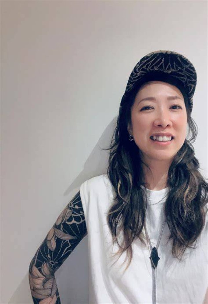 花タトゥーの真実:美と痛みを超えて刻まれる人生の物語